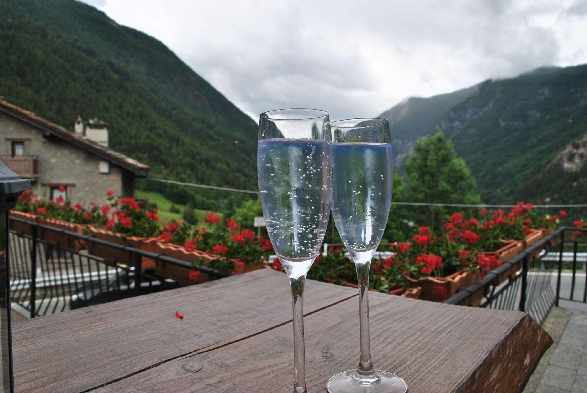 Hotell Millefiori- Alpine Event Lodge Valtournenche Eksteriør billede